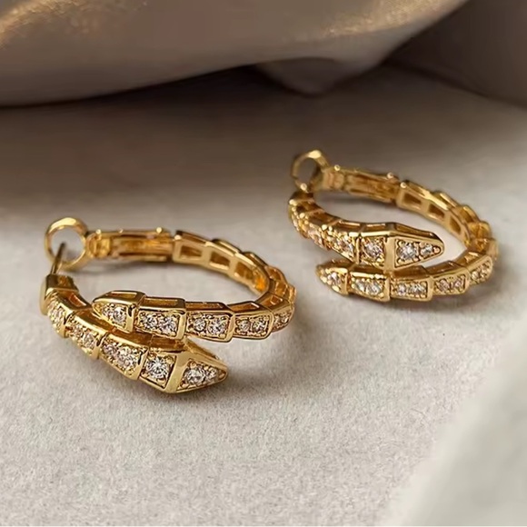Serpenti Hoop Earrings with Crystals
Gold - Picture 1 of 8